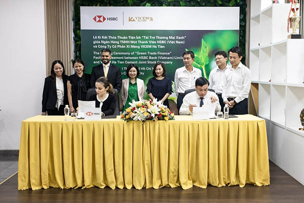 HSBC Việt Nam hỗ trợ Vicem Hà Tiên thực hiện chuyển đổi sản xuất xanh